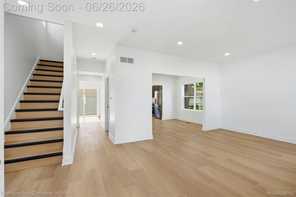 27824 Groveland Street Madison Heights City, MI 48071