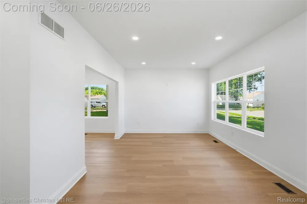 27824 Groveland Street Madison Heights City, MI 48071