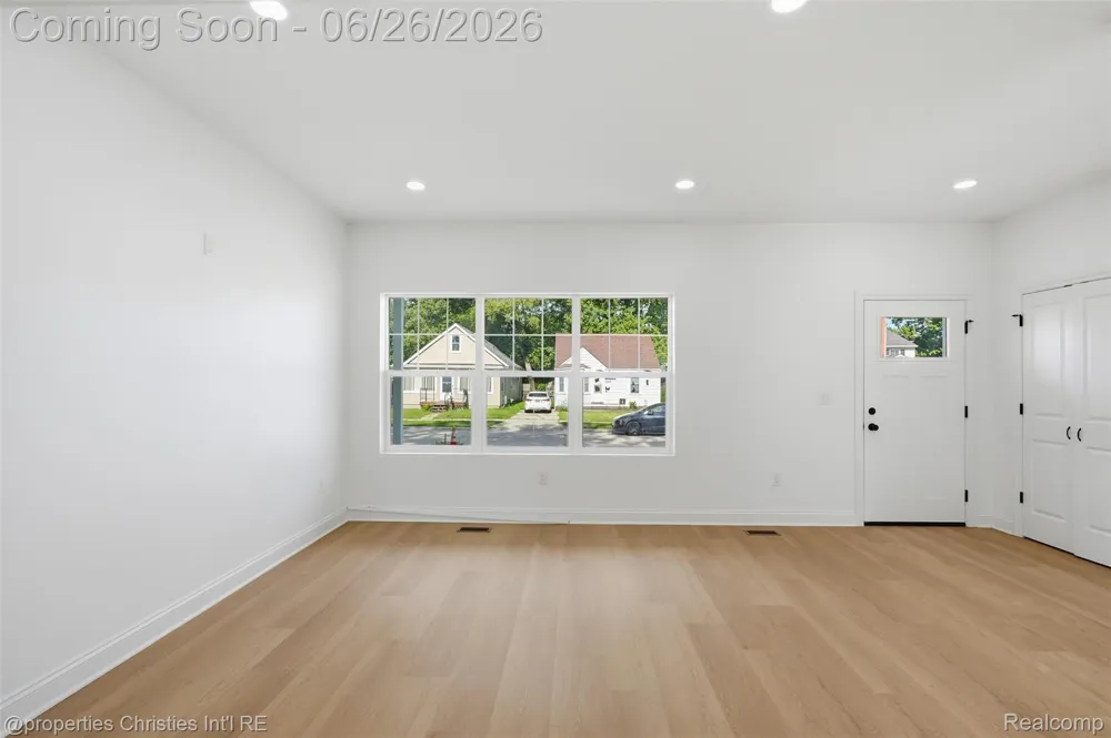 27824 Groveland Street Madison Heights City, MI 48071