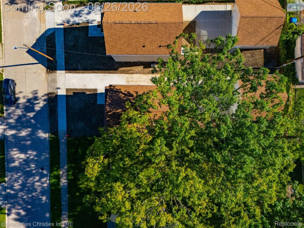 27824 Groveland Street Madison Heights City, MI 48071