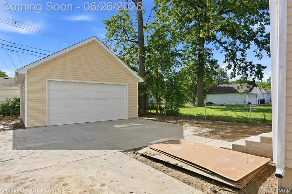27824 Groveland Street Madison Heights City, MI 48071