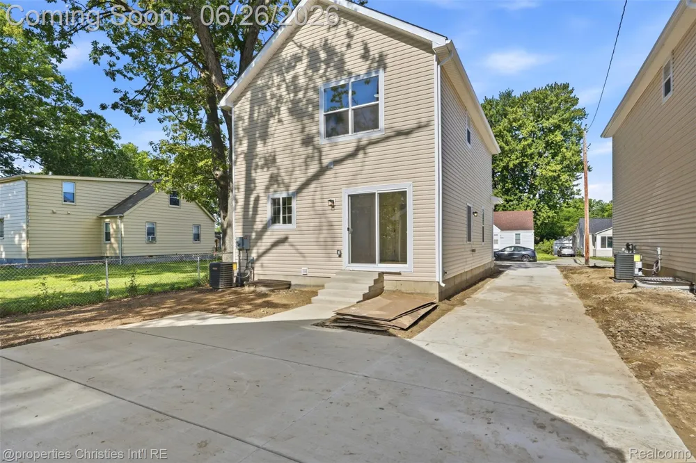 27824 Groveland Street Madison Heights City, MI 48071