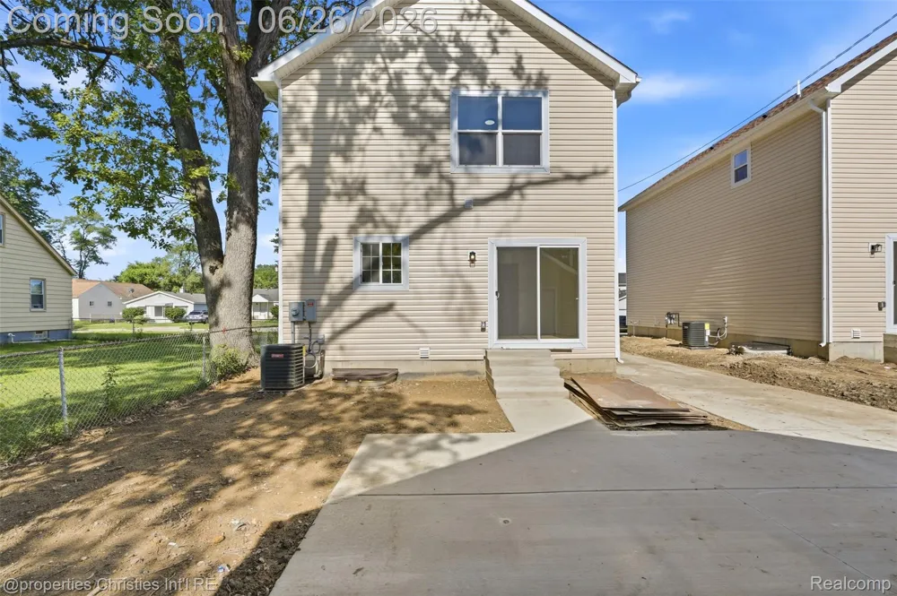 27824 Groveland Street Madison Heights City, MI 48071