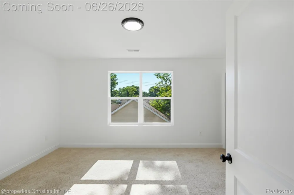 27824 Groveland Street Madison Heights City, MI 48071