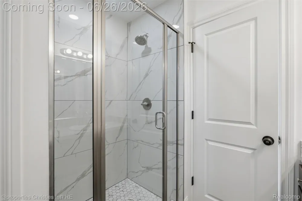 27824 Groveland Street Madison Heights City, MI 48071