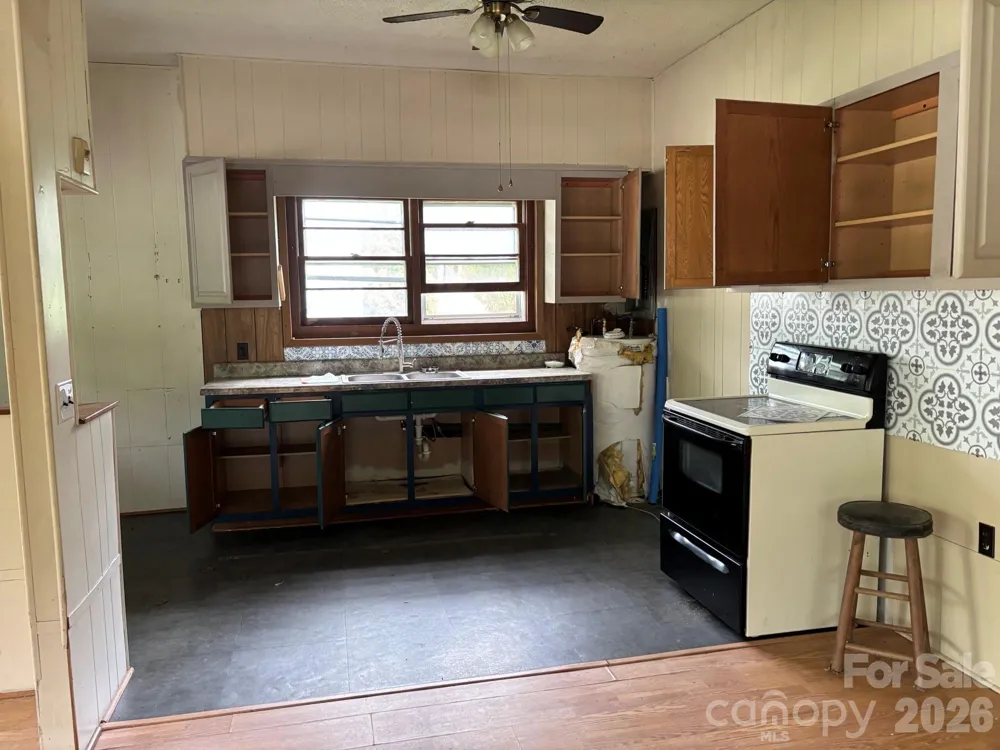 86 Jack Sullins Road Spruce Pine, NC 28777