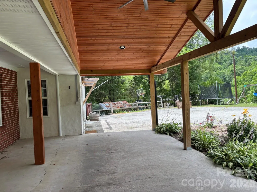 86 Jack Sullins Road Spruce Pine, NC 28777