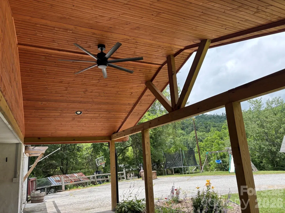 86 Jack Sullins Road Spruce Pine, NC 28777
