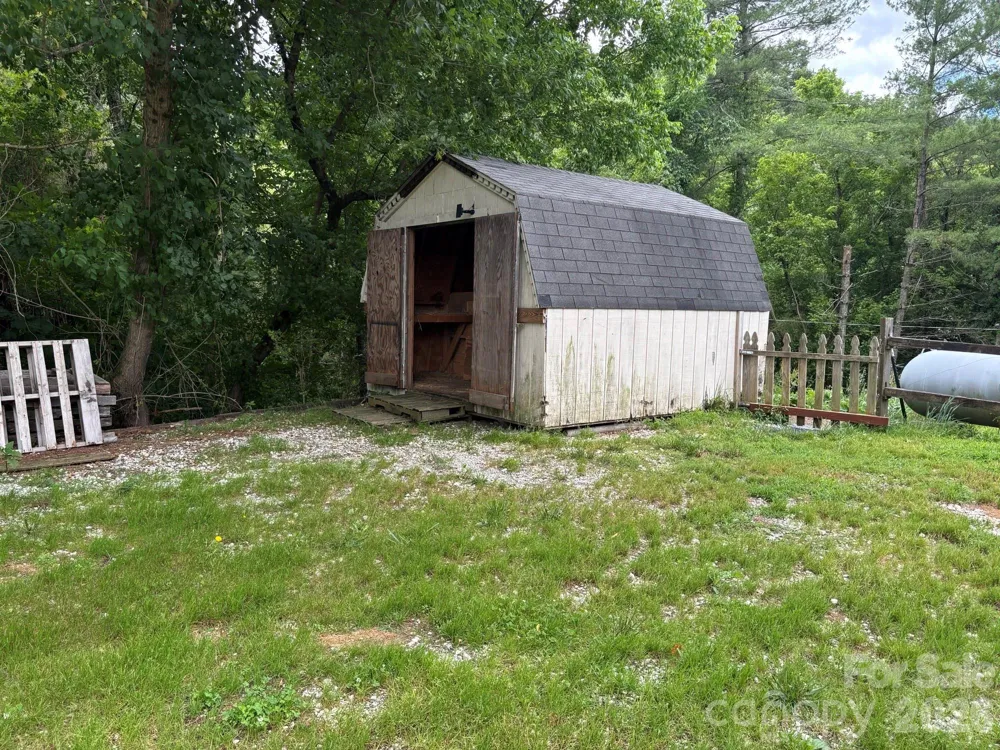 86 Jack Sullins Road Spruce Pine, NC 28777