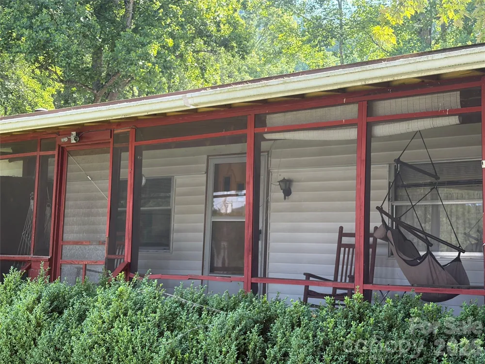 42 Country Meadows Road Burnsville, NC 28714