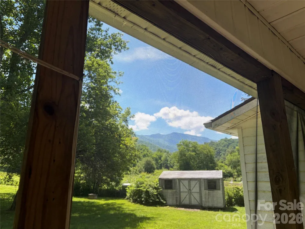 42 Country Meadows Road Burnsville, NC 28714