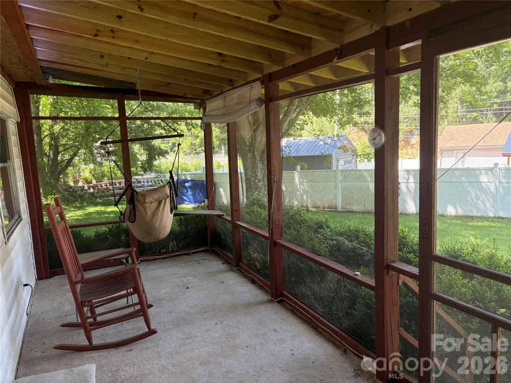 42 Country Meadows Road Burnsville, NC 28714