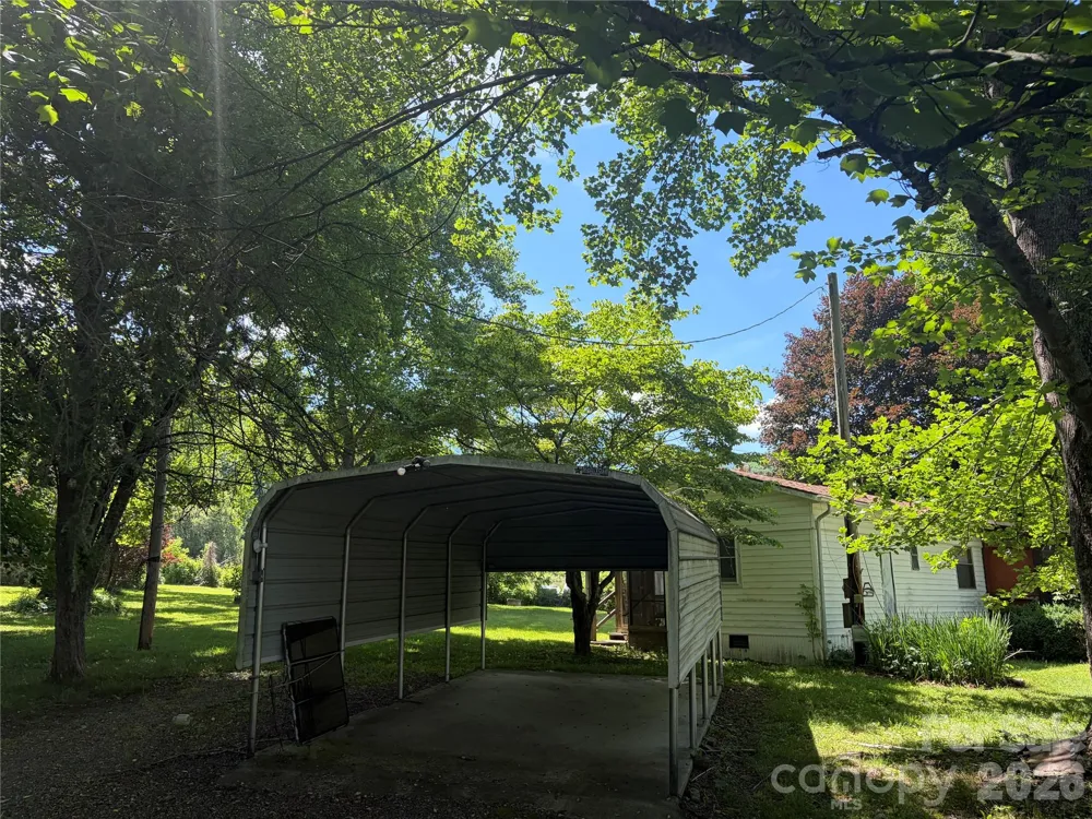42 Country Meadows Road Burnsville, NC 28714