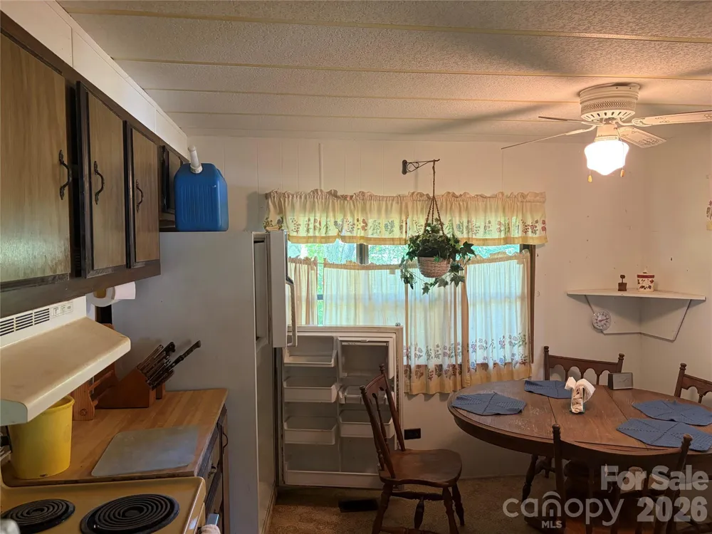42 Country Meadows Road Burnsville, NC 28714