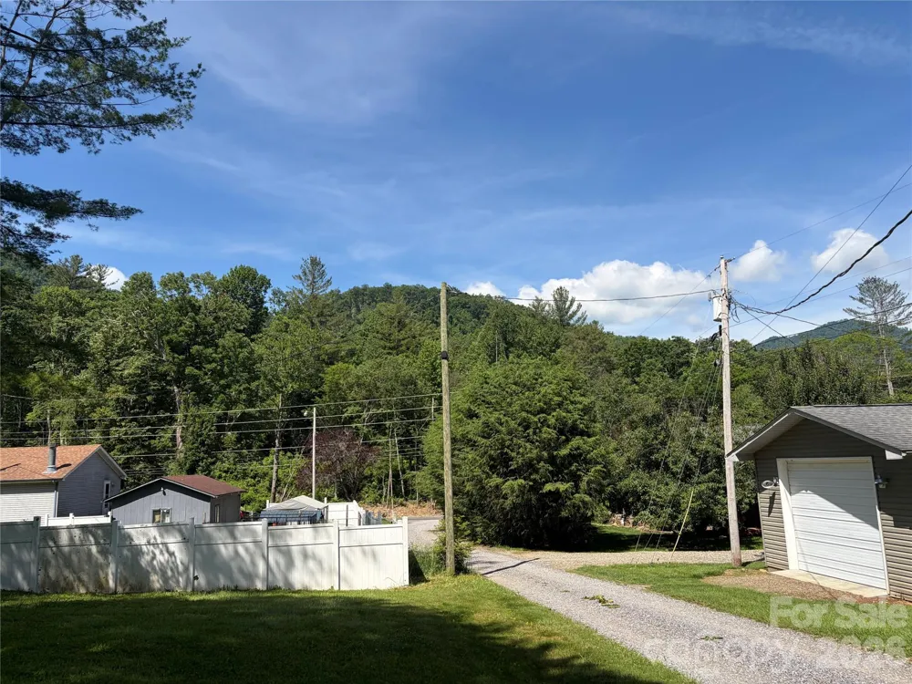 42 Country Meadows Road Burnsville, NC 28714