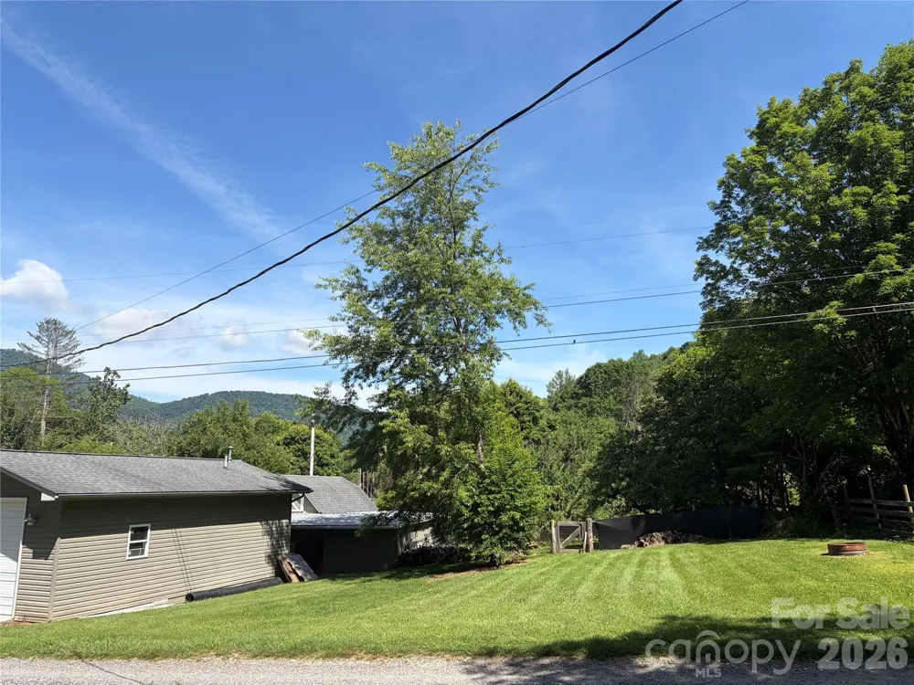 42 Country Meadows Road Burnsville, NC 28714