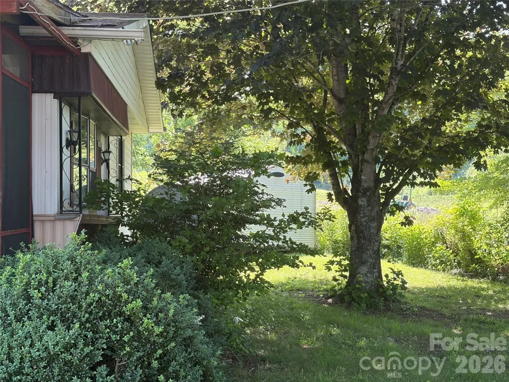 42 Country Meadows Road Burnsville, NC 28714