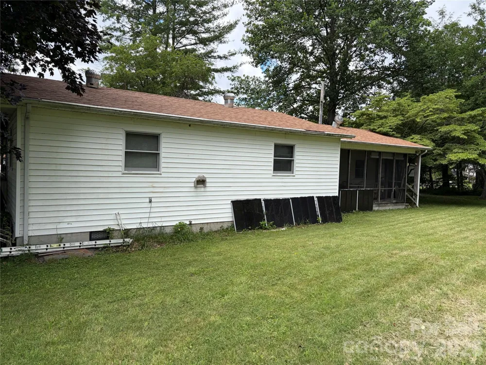 42 Country Meadows Road Burnsville, NC 28714