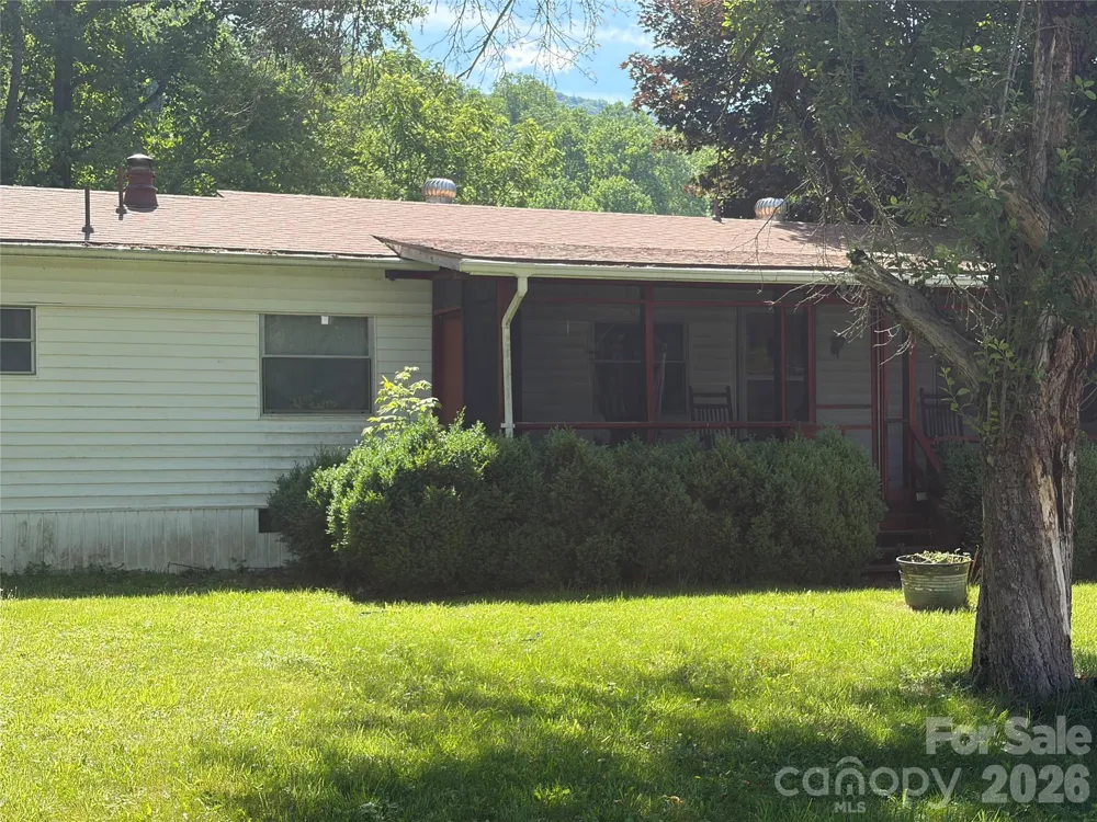 42 Country Meadows Road Burnsville, NC 28714