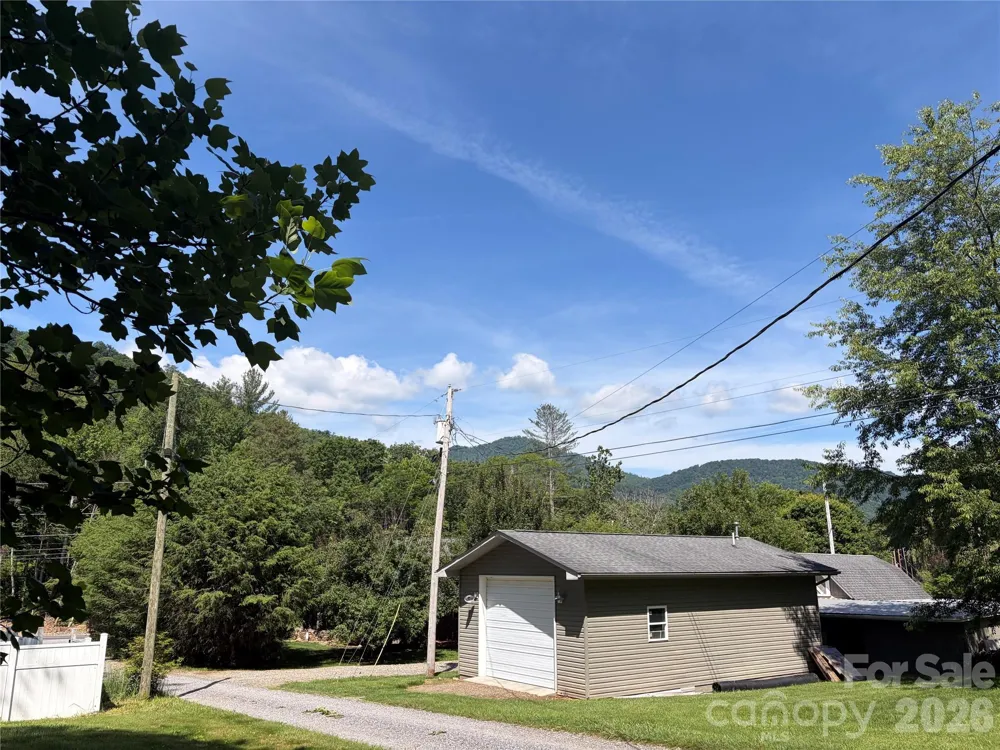 42 Country Meadows Road Burnsville, NC 28714