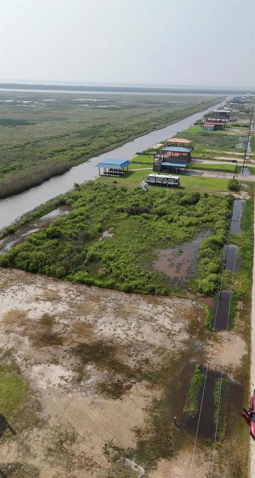 1255 Van Sant Gilchrist, TX 77617