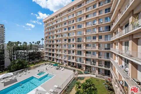 100 S Doheny Drive #512