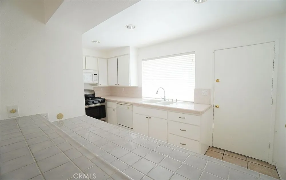 14925 Laurelgrove Circle Irvine, CA 92604