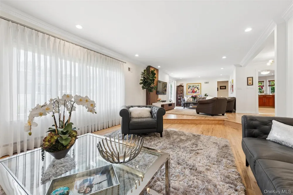 44 Gale Drive North Woodmere, NY 11581