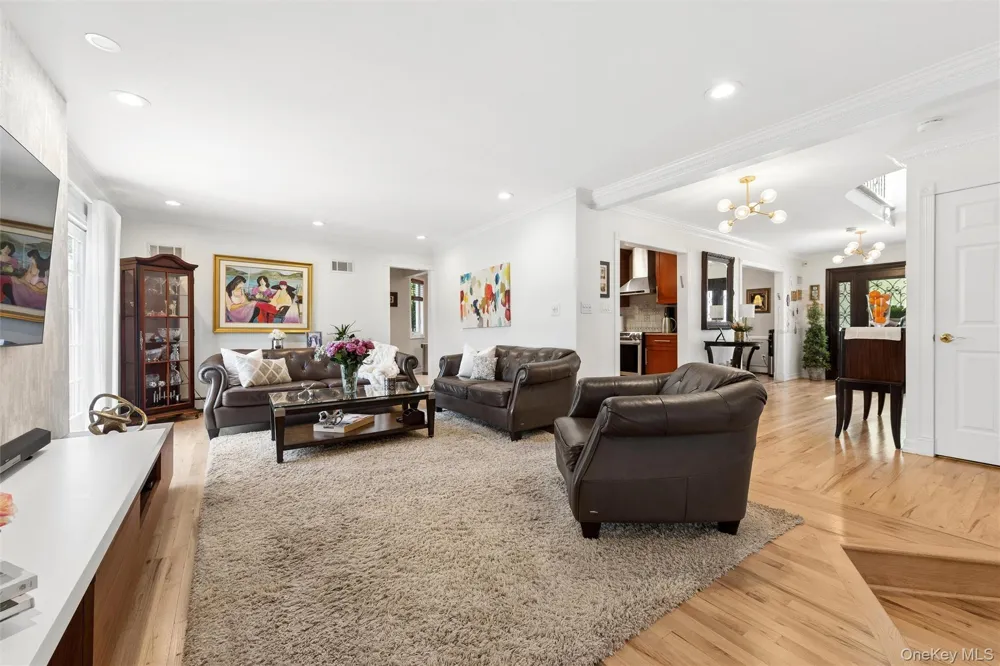 44 Gale Drive North Woodmere, NY 11581