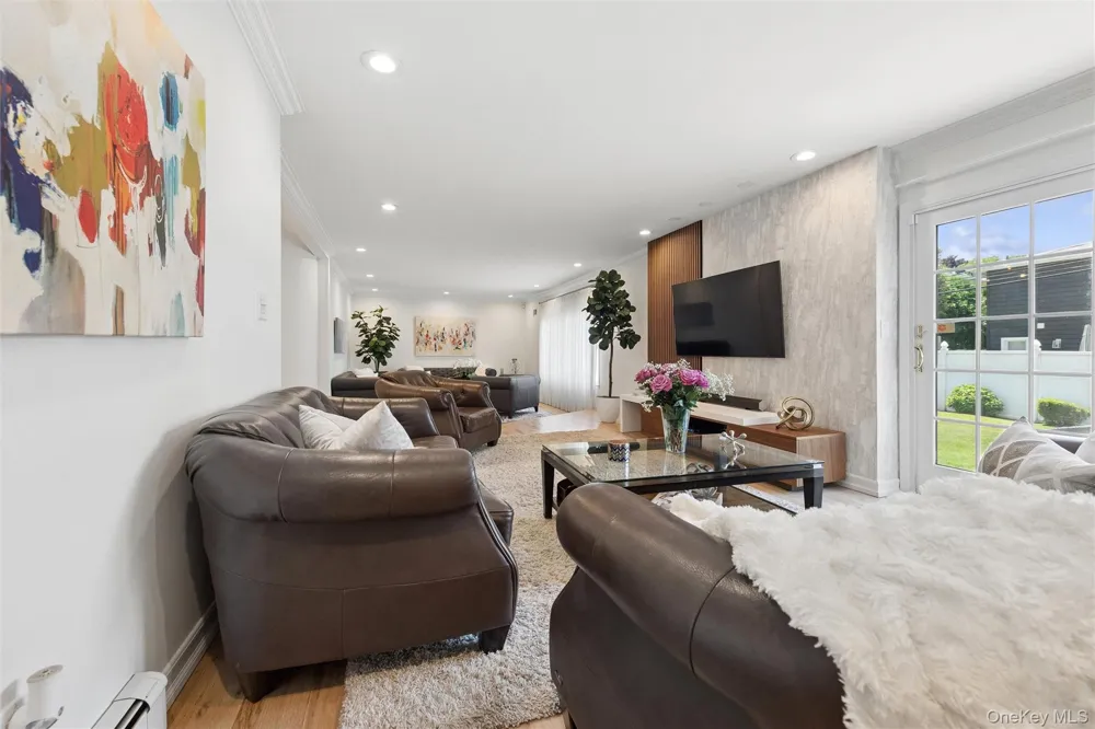 44 Gale Drive North Woodmere, NY 11581