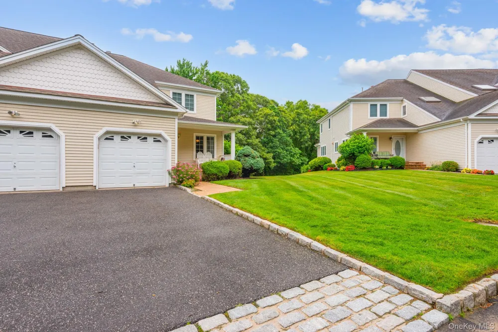 16 Lindbergh Circle Huntington, NY 11743