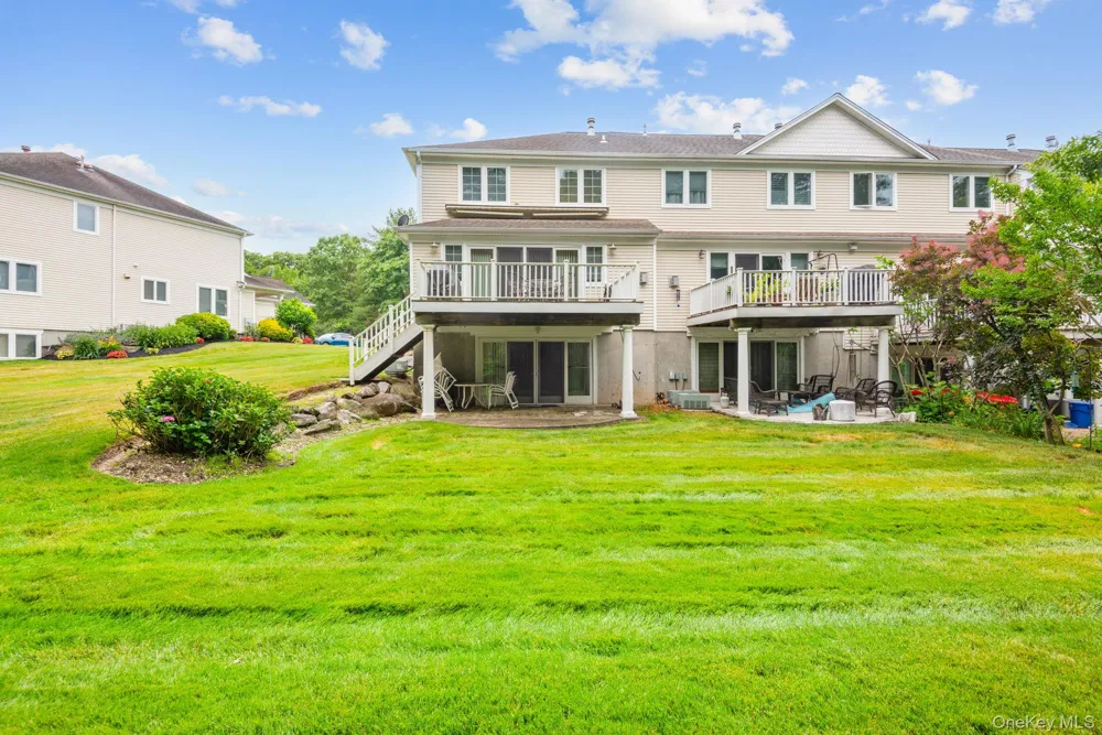16 Lindbergh Circle Huntington, NY 11743