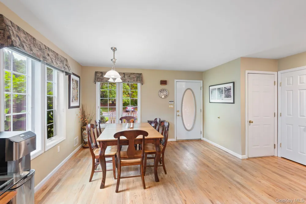 16 Lindbergh Circle Huntington, NY 11743