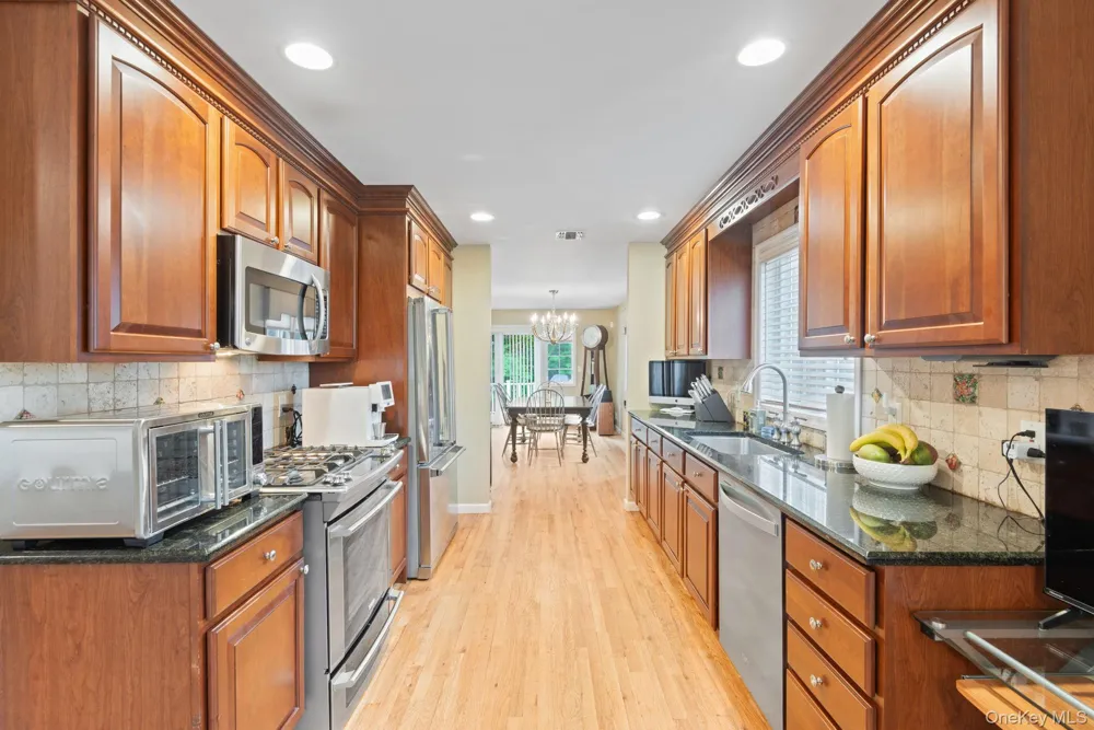 16 Lindbergh Circle Huntington, NY 11743
