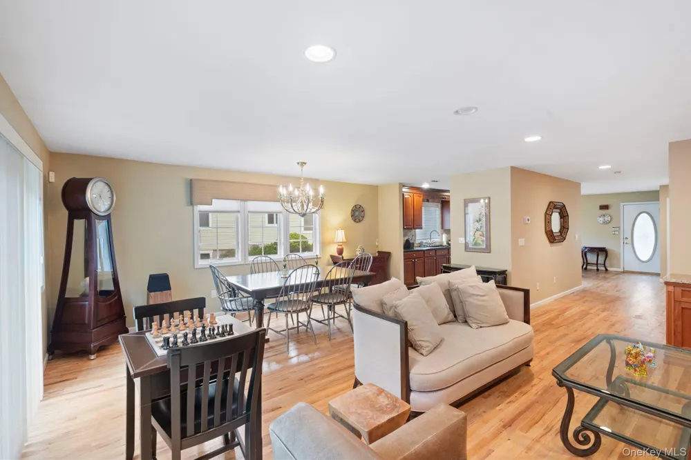 16 Lindbergh Circle Huntington, NY 11743