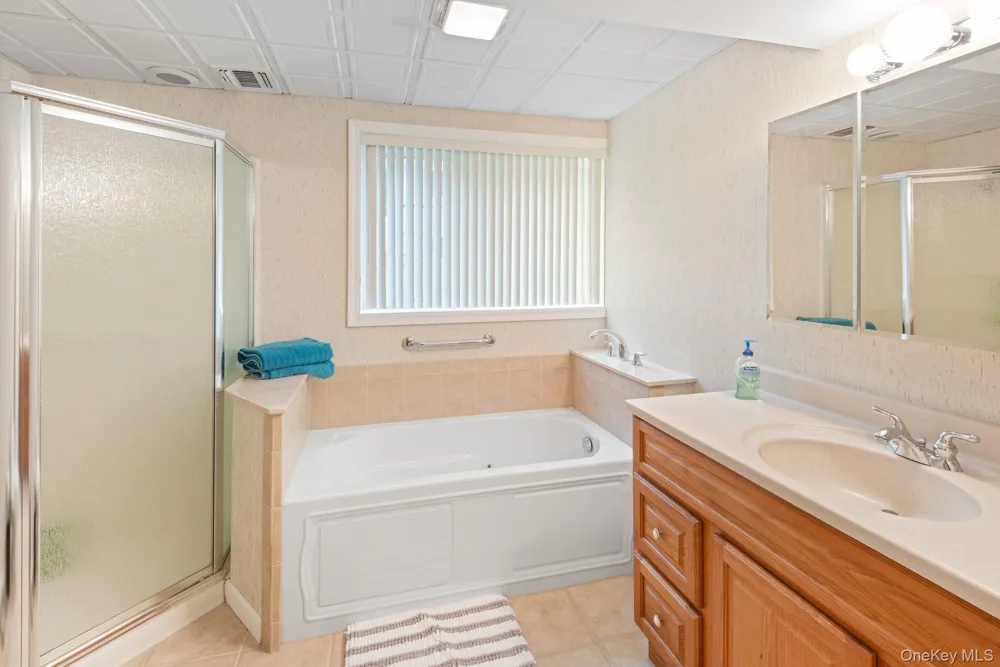 16 Lindbergh Circle Huntington, NY 11743