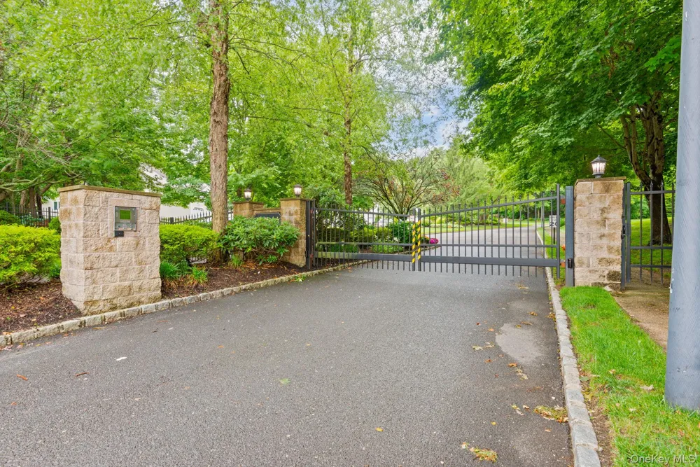 16 Lindbergh Circle Huntington, NY 11743