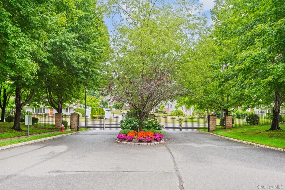 16 Lindbergh Circle Huntington, NY 11743