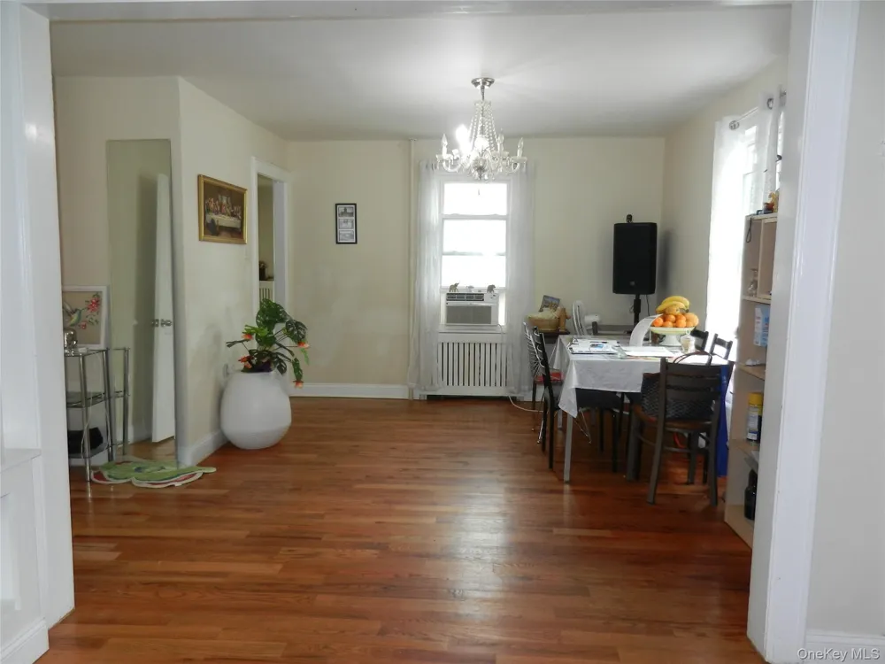 64 Avondale Street Valley Stream, NY 11581
