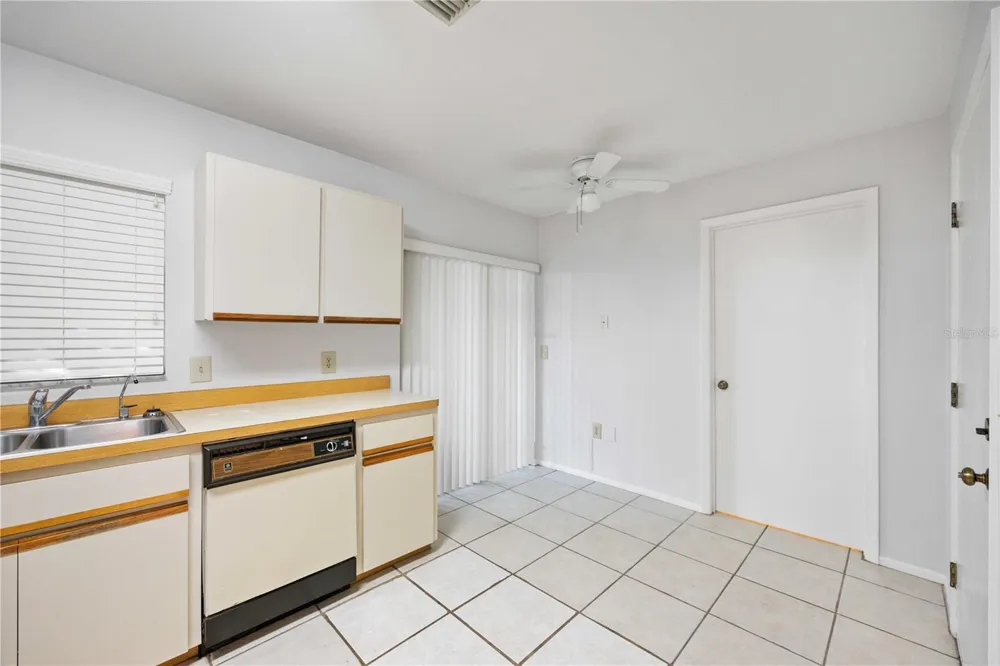 3411 57TH AVENUE DRIVE W #6 Bradenton, FL 34210