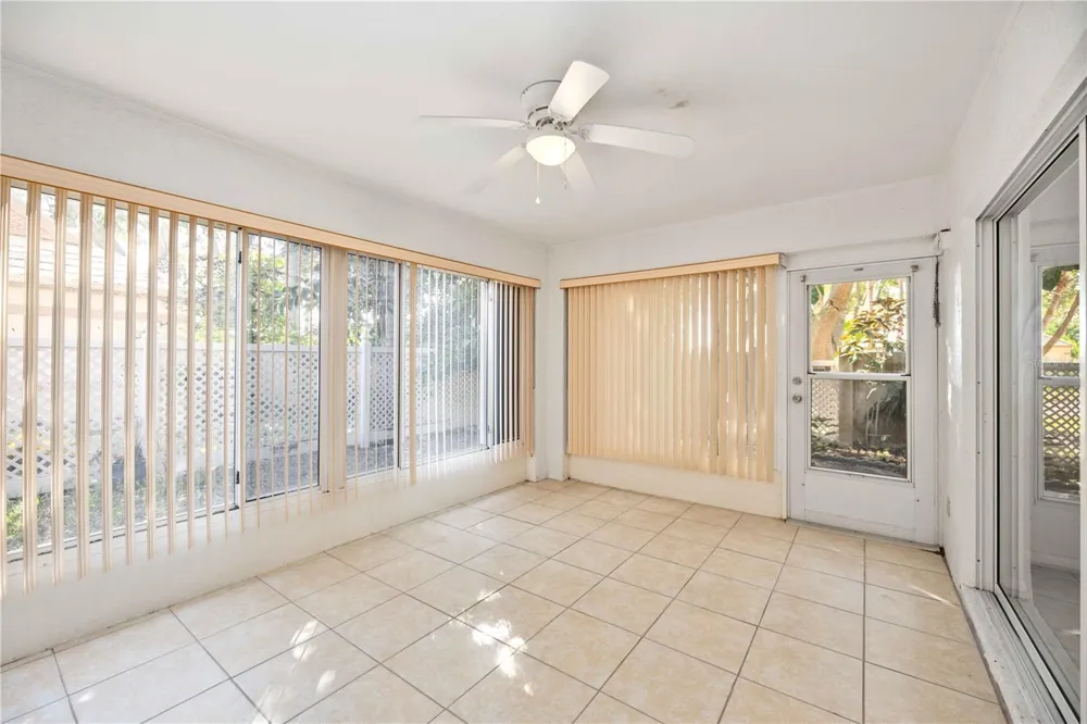 3411 57TH AVENUE DRIVE W #6 Bradenton, FL 34210