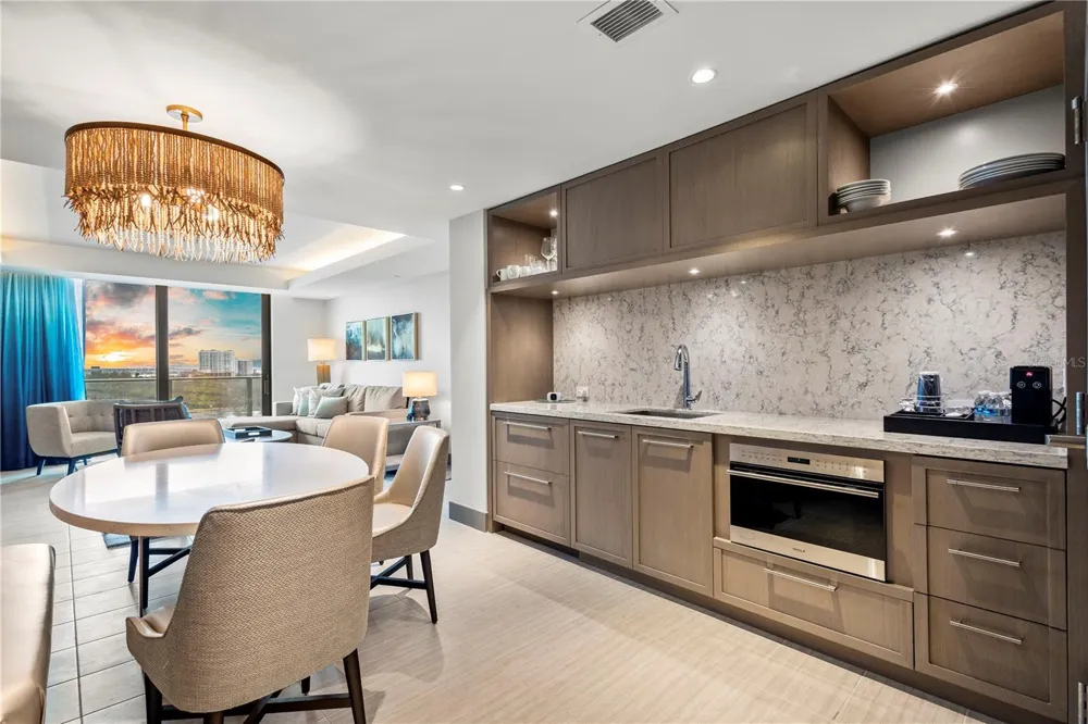 691 S GULFVIEW BOULEVARD #1211 Clearwater Beach, FL 33767