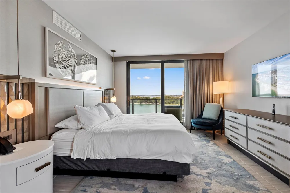 691 S GULFVIEW BOULEVARD #1211 Clearwater Beach, FL 33767