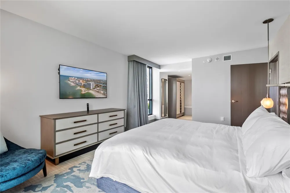 691 S GULFVIEW BOULEVARD #1211 Clearwater Beach, FL 33767