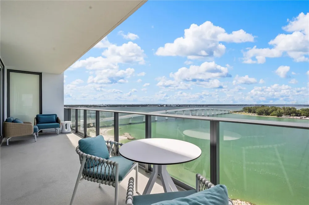 691 S GULFVIEW BOULEVARD #1211 Clearwater Beach, FL 33767
