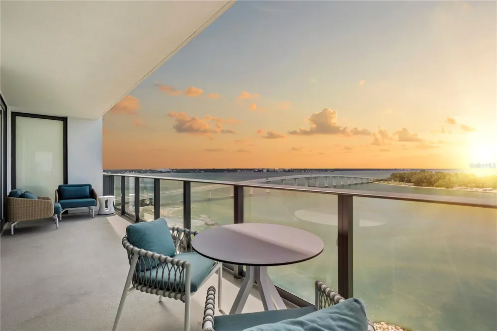 691 S GULFVIEW BOULEVARD #1211 Clearwater Beach, FL 33767