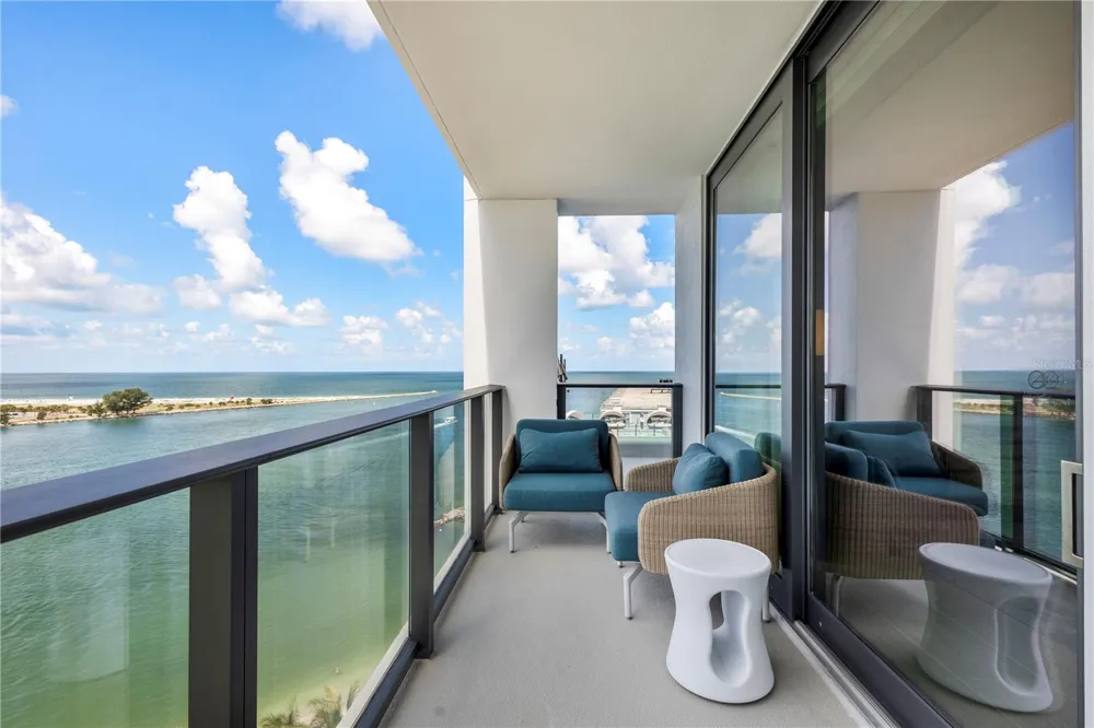 691 S GULFVIEW BOULEVARD #1211 Clearwater Beach, FL 33767