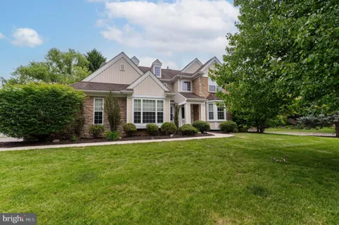 780 RAMBLEWOOD DRIVE