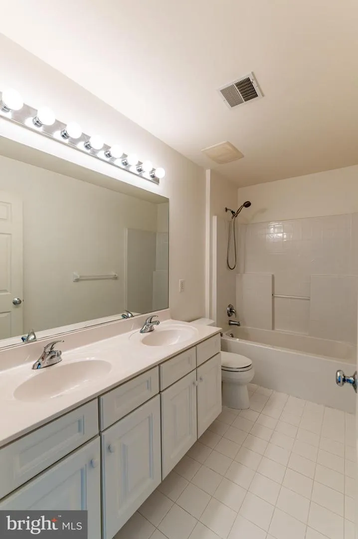 780 RAMBLEWOOD DRIVE Easton, PA 18040