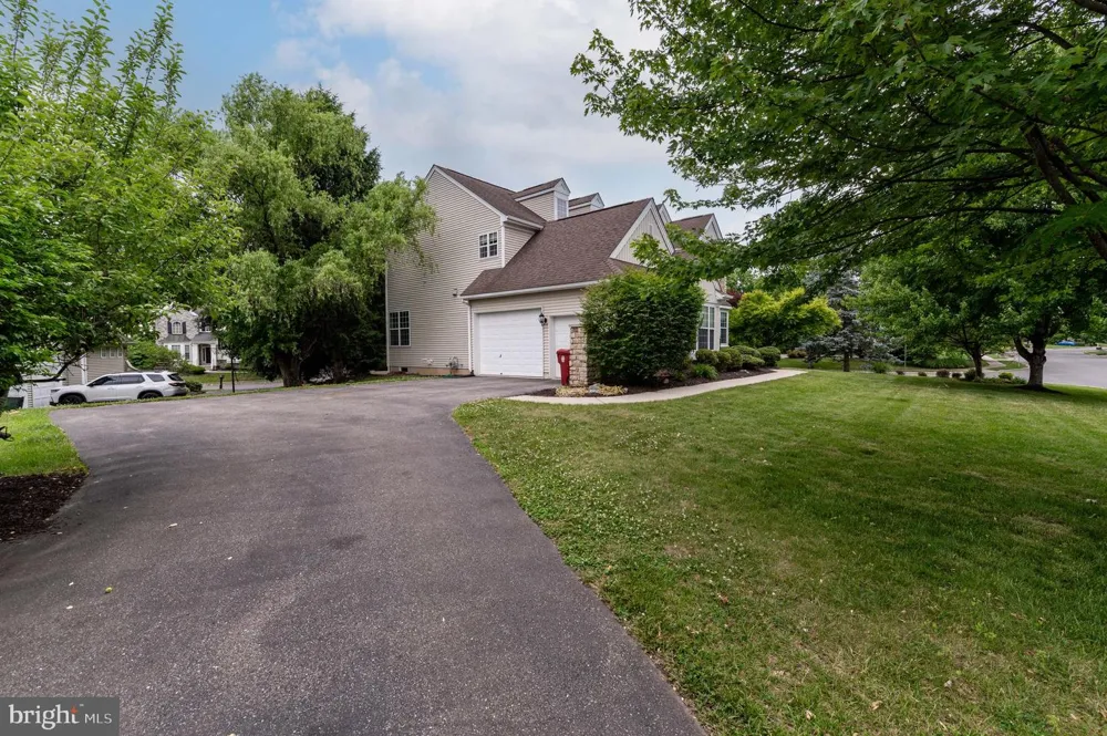 780 RAMBLEWOOD DRIVE Easton, PA 18040